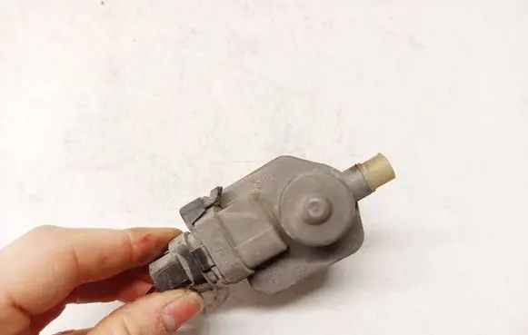 Nissan Primera Headlight level adjustment motor 007878