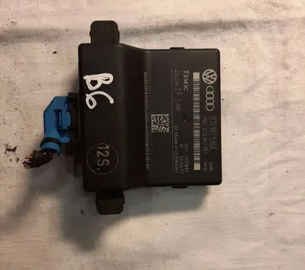 Volkswagen PASSAT B6 Gateway control module 3C0907530E 404339 3C0907951