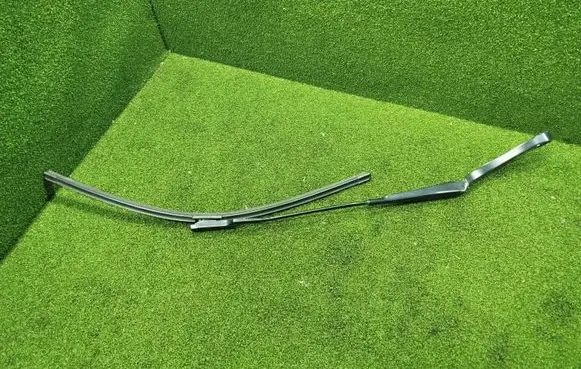 Opel Vivaro Front wiper blade arm 288812359R 93867987