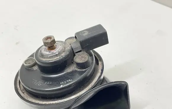 Audi A4 S4 B7 8E 8H Horn signal 8E0951223