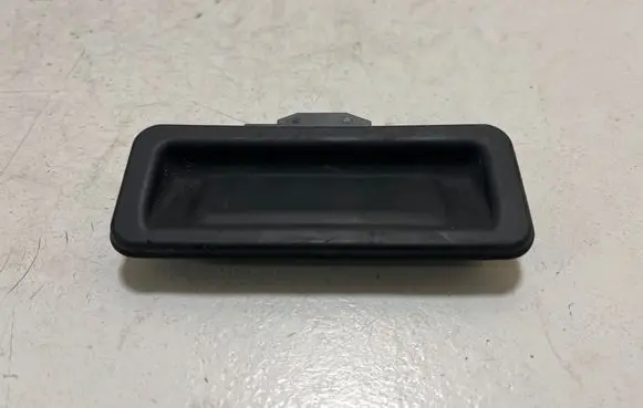 BMW i4 Tailgate opening switch 8492533