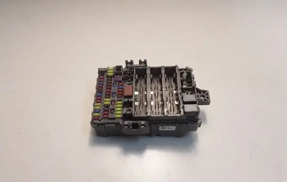 Honda CR-V Fuse module T1EE711