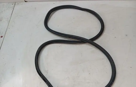 BMW 6 F12 F13 Trunk rubber seal (body) 7228188