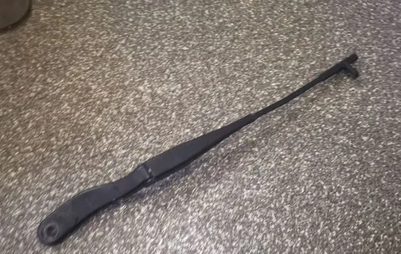 Volvo V50 Front wiper blade arm 30698249