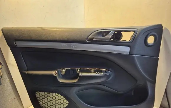 Skoda Octavia Mk2 (1Z) Front door card panel trim 1Z1867005