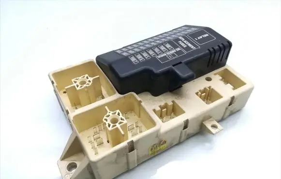 Jaguar S-Type Fuse module 6R8T-14A067-AA