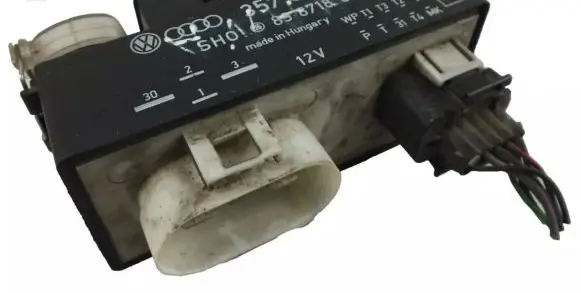 Volkswagen PASSAT B7 Coolant fan relay 357919506