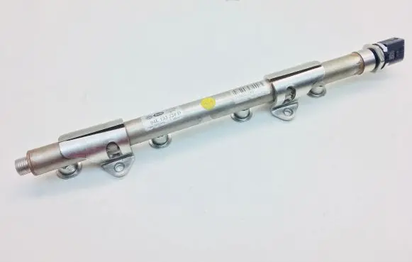 Volkswagen Caddy Fuel main line pipe 04E133320D 06J906051E