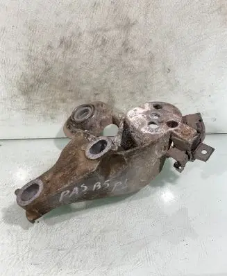 Engine mounting bracket