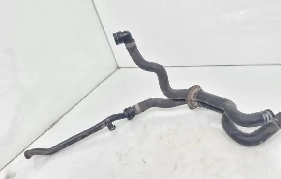 Engine coolant pipe/hose