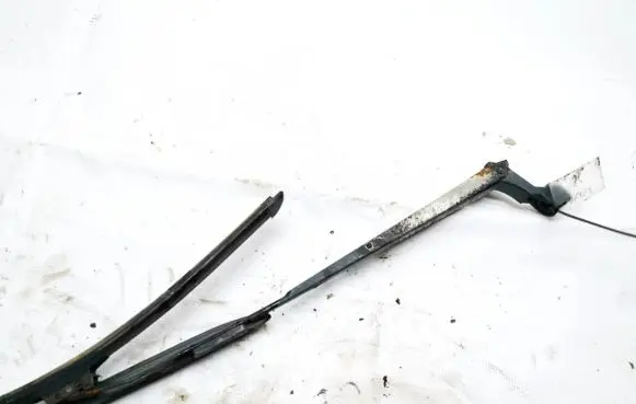 Chevrolet Tacuma Front wiper blade arm