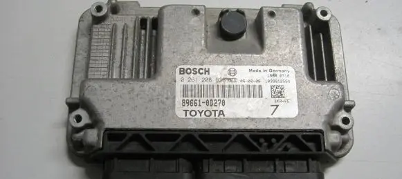 Toyota Yaris Engine control unit/module 896610D270