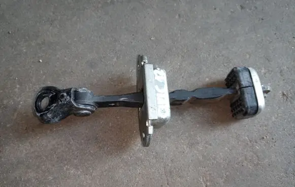 Honda Civic IX Front door check strap stopper