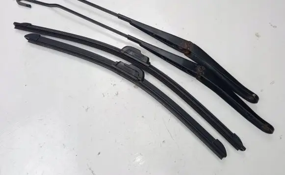 Fiat Stilo Front wiper blade arm