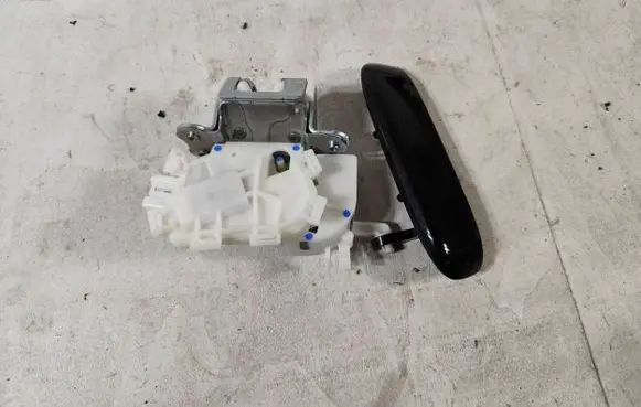 Mitsubishi Space Star Tailgate/trunk/boot lock/catch/latch 8426