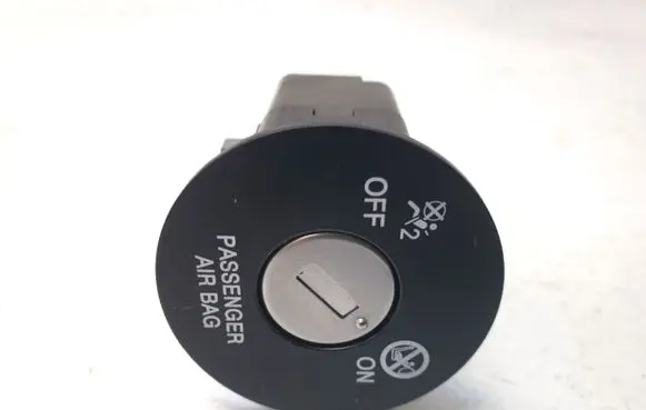 KIA Sorento Passenger airbag on/off switch 