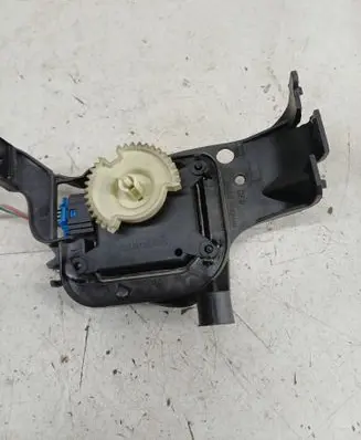 Skoda Fabia Mk1 (6Y) Air flap motor/actuator 309368300 PA66GFMD402 6Q1819379C