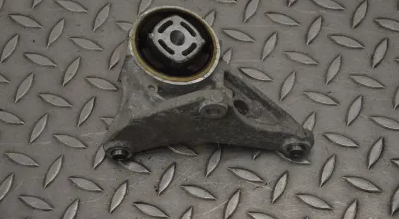 Engine mount bracket