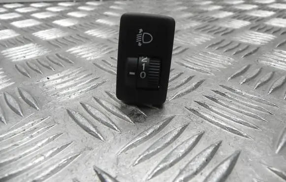 Honda CR-V Headlight level height control switch M37548 T8589