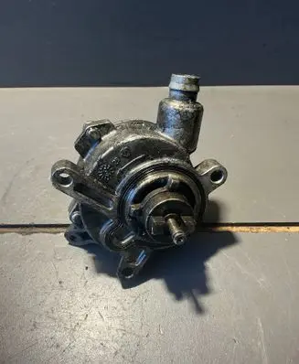 Volvo XC90 Vacuum pump 30677904