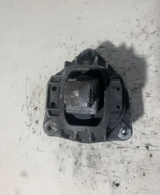 BMW 5 F10 F11 Engine mount bracket 6777371