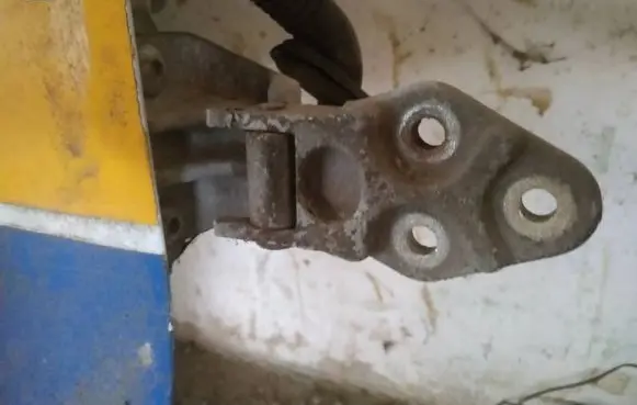 Renault Master II Front door upper hinge