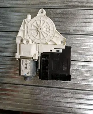 Volkswagen PASSAT CC Front door window regulator motor 3C0959793C 918432110 BRF0016427