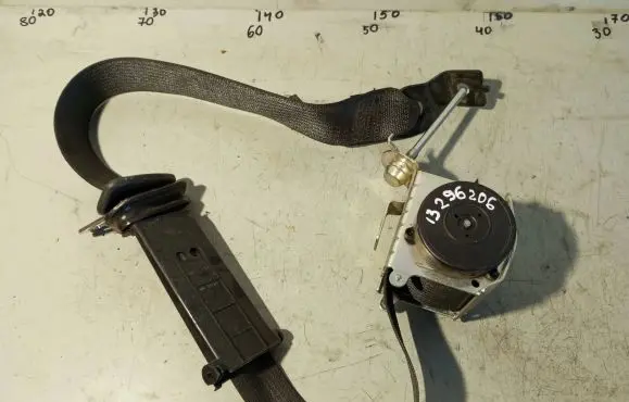 Opel Zafira B Front seatbelt 13296206
