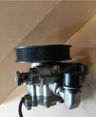 Mercedes-Benz C W204 Power steering pump A0054666501