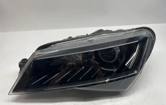 Skoda Superb B5 (3U) Headlight/headlamp 3V1941015A