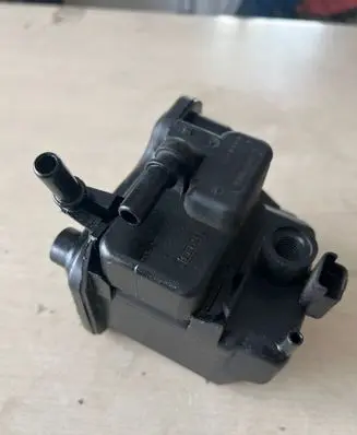 Citroen Berlingo Fuel filter housing 9305108C