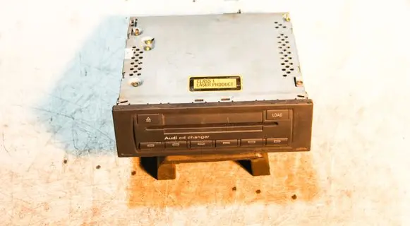 Audi A4 S4 B7 8E 8H CD/DVD changer 8E0035111