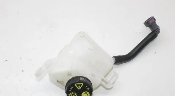Ford Kuga III Brake fluid reservoir 
