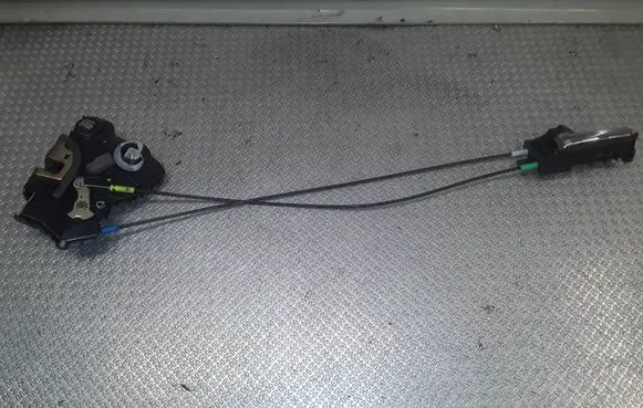 Toyota Avensis T250 Front door lock