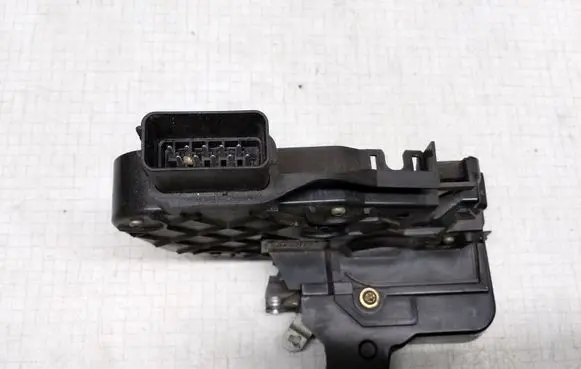Ford Focus Front door lock 3M5AR21813C