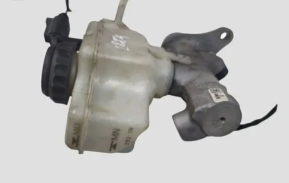 Skoda Octavia Mk2 (1Z) Master brake cylinder 1K1611301D 1K1611349D