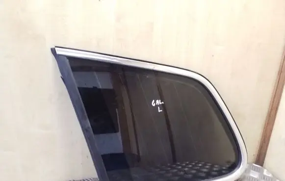 Volkswagen Touareg II Rear side window 43R00049