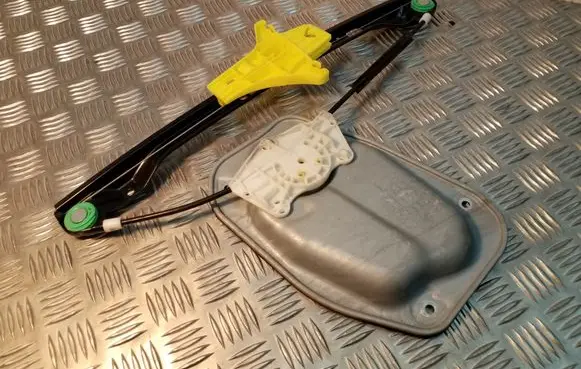 Volkswagen Golf Plus Rear window lifting mechanism without motor 5M0839462