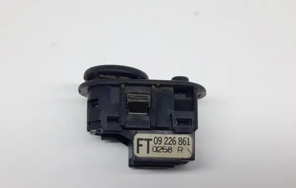 Opel Vectra B Wing mirror switch FT09226861 0258R