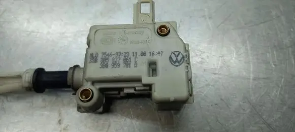 Volkswagen PASSAT B5.5 Holder (bracket) 3B0959781D