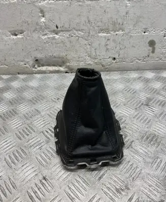 Toyota Avensis T270 Gear lever shifter trim leather/knob