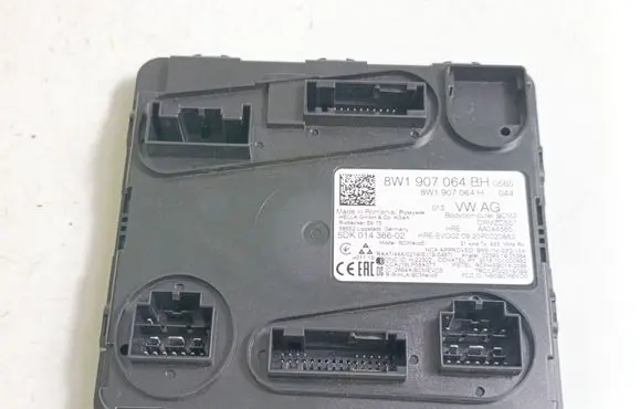Audi e-tron BSM Control unit 8W1907064BH 8W1907064H