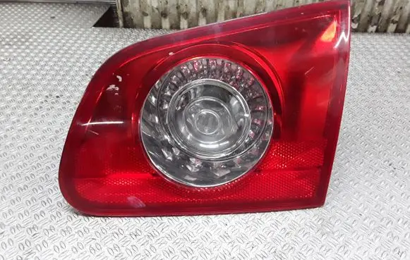 Tailgate rear/tail lights