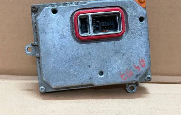 Audi A4 S4 B7 8E 8H Headlight ballast module Xenon 1307329115 1039F01459