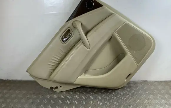 Infiniti QX80 Rear door card panel trim