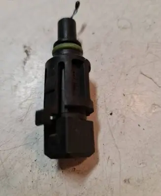 BMW 5 E39 Intake air temperature sensor 13621739510 179703