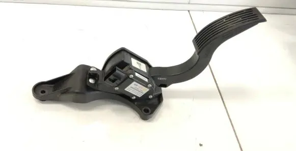 Hyundai Santa Fe Accelerator throttle pedal 327262B100