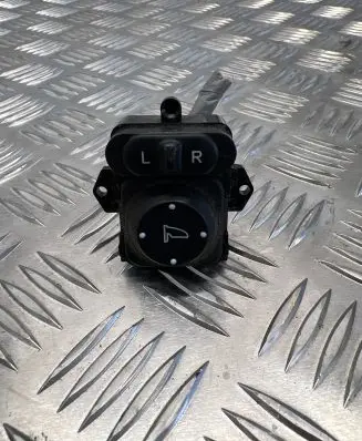 Wing mirror switch