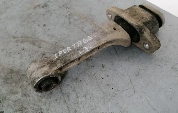 KIA Sportage Engine mount bracket