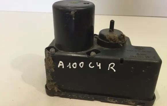 Audi 100 S4 C4 Central locking vacuum pump 443862257B